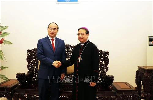 胡志明市领导圣诞节前走访慰问胡志明市天主教人士