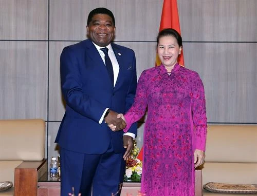 国会主席会见各国议会联盟秘书长马丁·纯贡