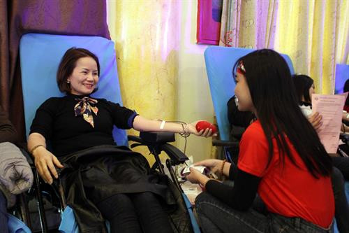 全国各地纷纷举行“红色星期日”无偿献血活动