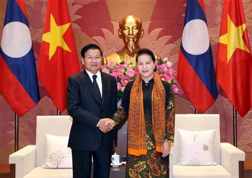 越南国会主席阮氏金银会见老挝政府总理通伦·西苏里