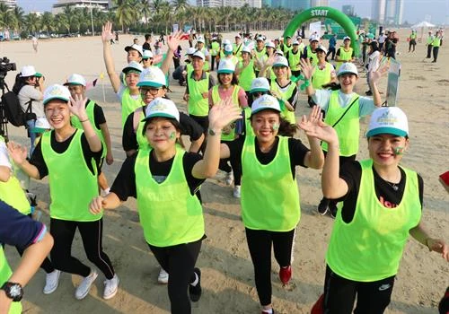 岘港举办“为了儿童安全”马拉松比赛