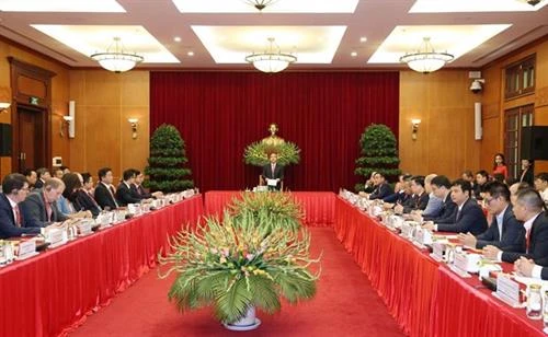 越共中央经济部长会见前来参加2019年工业4.0高级论坛的代表