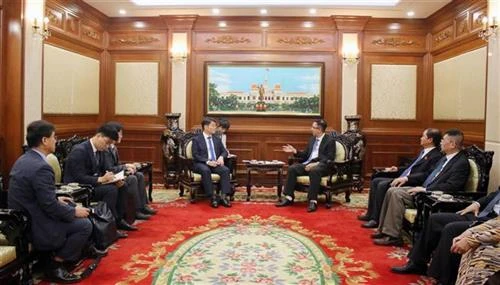 胡志明市领导会见韩国国会副秘书长