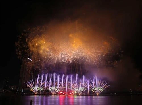 2019年岘港国际烟花节绚丽绽放