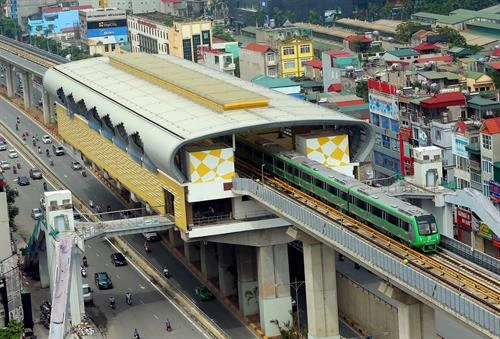 由中国企业承建的越南河内轻轨吉灵—河东线项目正式试运行