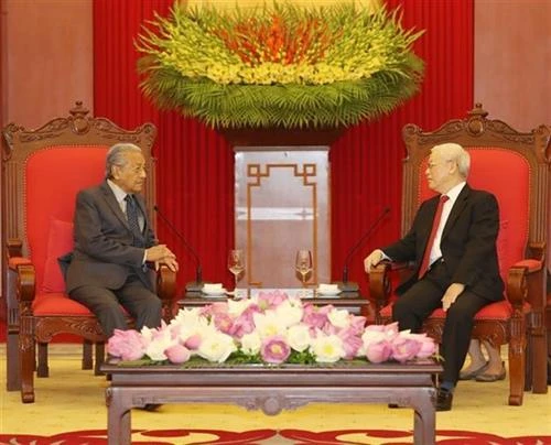 越共中央总书记、国家主席阮富仲会见马来西亚总理马哈蒂尔