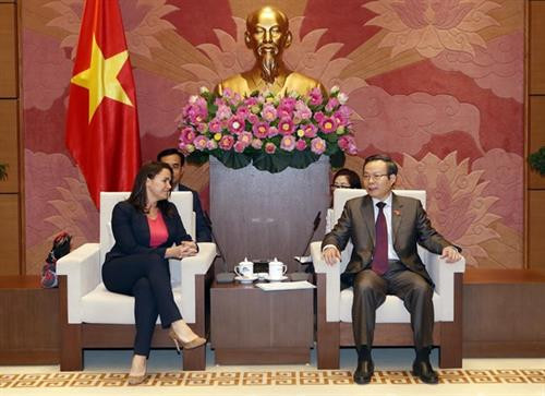国会副主席冯国显会见“匈牙利公民联盟”代表团