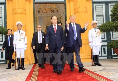 美国总统特朗普圆满结束对越南的国事访问