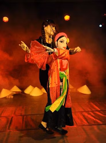 越南优秀艺人胡氏水仙的一个表演节目。（图片来源：越南人民报）