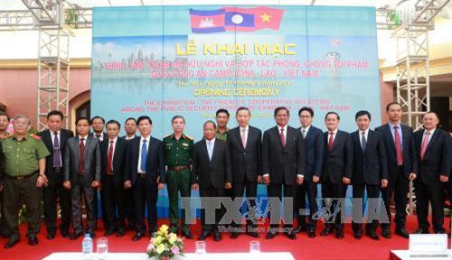 与会代表合影。(图片来源:越通社) 与会代表合影。(图片来源:越通社)