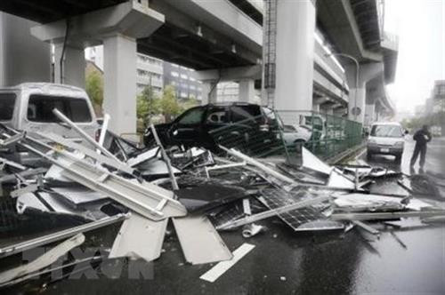 25年来最强台风“飞燕”4日登陆日本，给日本各地尤其是大阪市带来重大的人员伤亡和财产损失。图自越通社