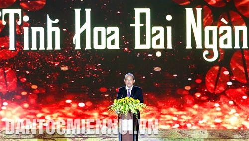 政府副总理张和平在咖啡节上发表讲话。记者 仲达 摄 政府副总理张和平在咖啡节上发表讲话。记者 仲达 摄