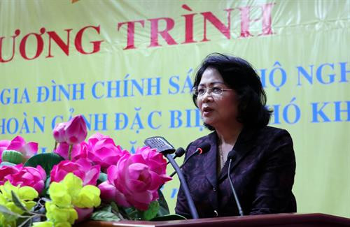 邓氏玉盛在会上发表讲话。图自越通社