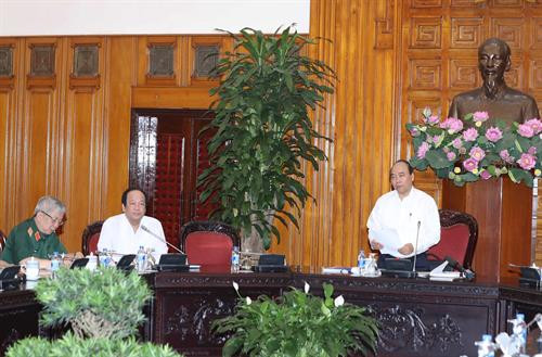 越南政府总理、701指委会主任阮春福在会议发表讲话。 越通社记者 统一 摄