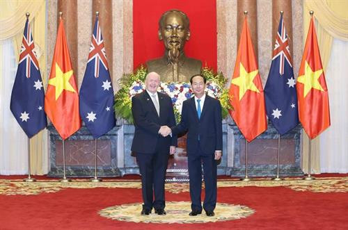 越南国家主席陈大光和澳大利亚总督彼得•科斯格罗夫。越通社记者 颜创 摄 越南国家主席陈大光和澳大利亚总督彼得•科斯格罗夫。越通社记者 颜创 摄