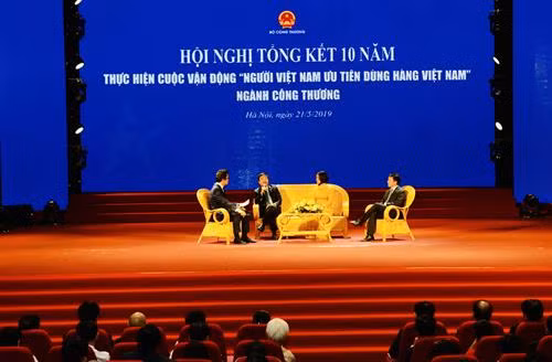 与会代表在会上发表讲话。图自 越通社 与会代表在会上发表讲话。图自 越通社