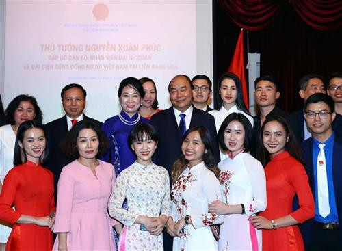 阮春福会造访了越南驻俄罗斯大使馆。图自越通社