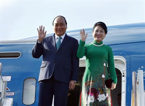 越南政府总理阮春福和夫人抵达莫斯科。越通社记者 统一 摄