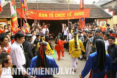 土河村庙会是越南特色庙会之一，目的在于缅怀村城隍。记者 黄眉 摄