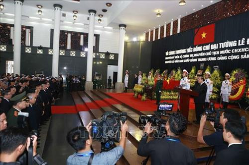 越南政府总理阮春福致悼词。图自越通社 越南政府总理阮春福致悼词。图自越通社