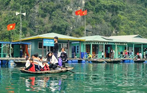 越南下龙湾万门渔村。（图片来源：因特网）