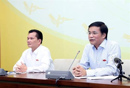 越南国会秘书长阮幸福发表讲话。图自越通社