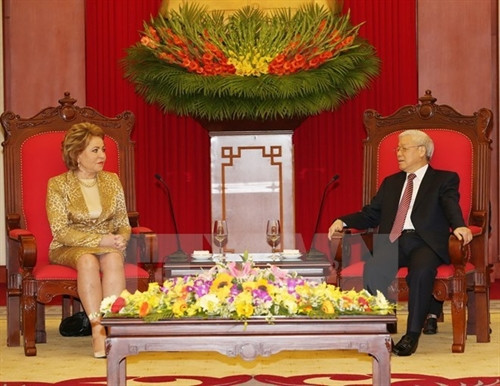 阮富仲总书记会见俄联邦委员会主席马特维延科。(图片来源:越通社) 阮富仲总书记会见俄联邦委员会主席马特维延科。(图片来源:越通社)