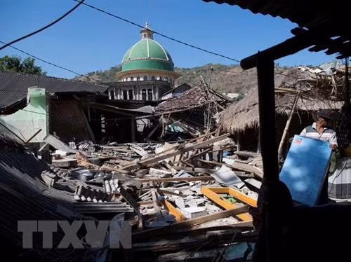 印尼龙目岛再次发生6.3级地震。 图自越通社