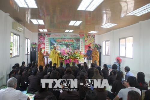 近200名佛教信徒参加大典。（图片来源：越通社）