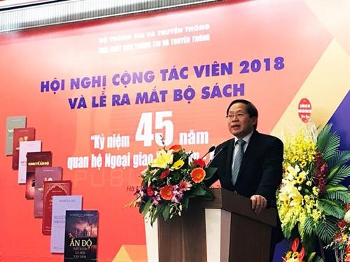 通信与传媒部部长张明俊在《纪念越印建交45周年》书籍亮相仪式发表讲话（图片来源：越通社）