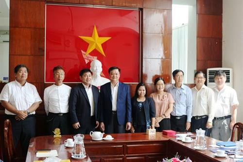 双方代表合影。图自https://baocantho.com.vn