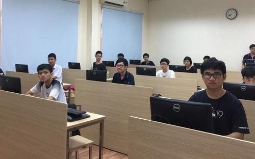 参加2019年亚洲信息学奥林比克竞赛的越南七名选手均获银奖。图自互联 参加2019年亚洲信息学奥林比克竞赛的越南七名选手均获银奖。图自互联