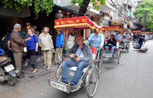 旅游业保持较高的增长率为越南全国经济发展注入动力但也带来不少挑战。（图片来源：越通社）