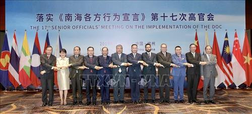 各代表团团长合影。图自越通社