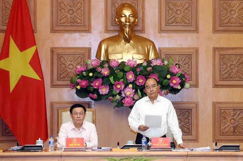 越南政府总理阮春福在会议上发表讲话。（图片来源：越通社）