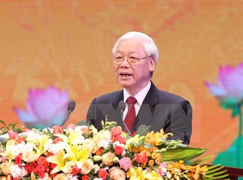 越共中央总书记阮富仲在十月革命胜利100周年纪念典礼上发表讲话。（图片来源：越通社）
