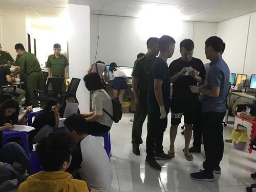 Our City室内备置许多计算机,为赌博活动服务。图自互联网 Our City室内备置许多计算机,为赌博活动服务。图自互联网