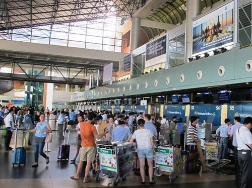 第四号台风“贝碧嘉”来袭 多家航空公司调整航班 图自越通社