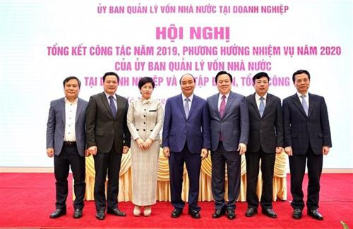 越南政府总理阮春福与各代表合影。图自越通社 越南政府总理阮春福与各代表合影。图自越通社