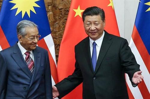 马来西亚总理马哈蒂尔（左）与中国国家主席习近平。（图片来源：越通社）
