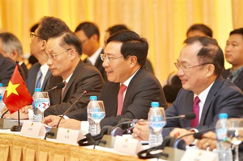 政府副总理兼外长范平明出席会议。（图片来源：越通社）
