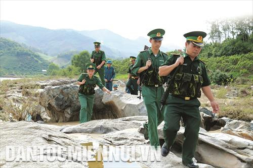 山罗边防部队干部和战士经常走进基层，建立军民之间的友好情谊，维护好国家界碑和边界线。