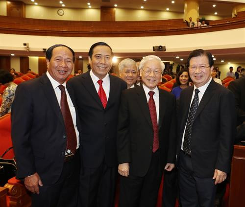 越共十二届七中全会：集中审议并决定3项重要提案 ảnh 2