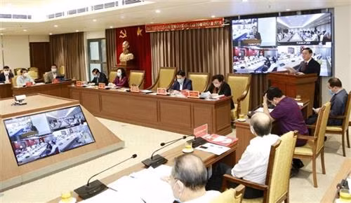 越共中央政治局委员、河内市委书记、河内市国会代表团团长王廷惠在会议上发表讲话。图自越通社 越共中央政治局委员、河内市委书记、河内市国会代表团团长王廷惠在会议上发表讲话。图自越通社