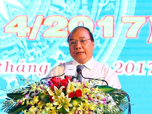 政府总理阮春福出席朔庄省重新建省25周年纪念大会。(图片来源:越通社) 政府总理阮春福出席朔庄省重新建省25周年纪念大会。(图片来源:越通社)