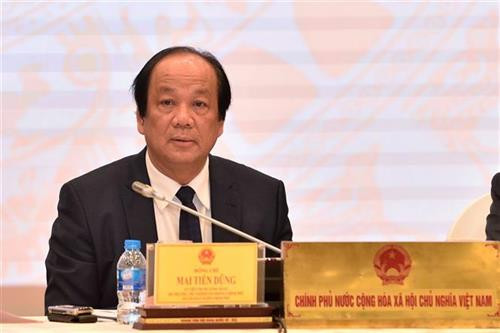 政府办公厅主任梅进勇举行的政府2月例行新闻发布会。图自越通社 政府办公厅主任梅进勇举行的政府2月例行新闻发布会。图自越通社