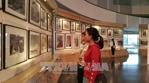第二届国际水彩画作品展汇集世界45个国家216位水彩画家的217幅作品。 （图片来源：越通社）