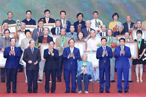 政府总理阮春福出席越南建筑师协会成立70周年纪念典礼。越通社记者 统一 摄