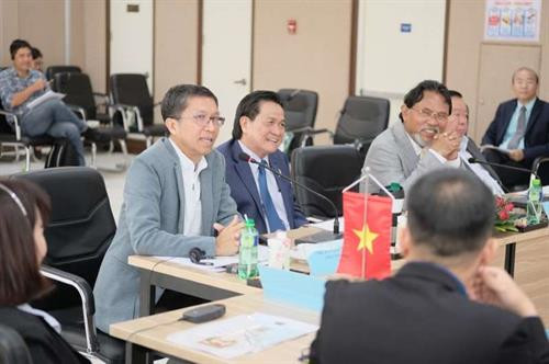 边和—成成功股份公司总裁邓文成在会上发表讲话。图自越通社
