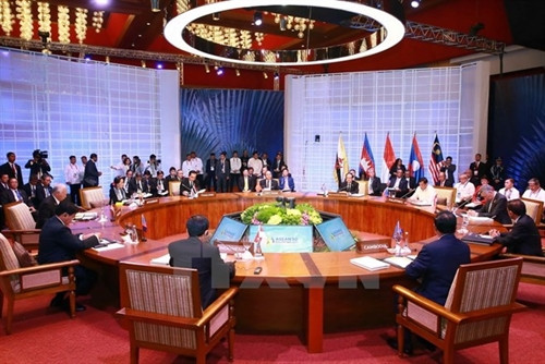 越南政府总理阮春福出席第30届东盟峰会。（图片来源：越通社）